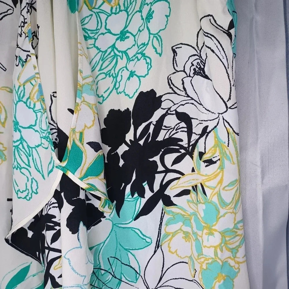 VanHeusen sleeveless floral top - Picture 4 of 8